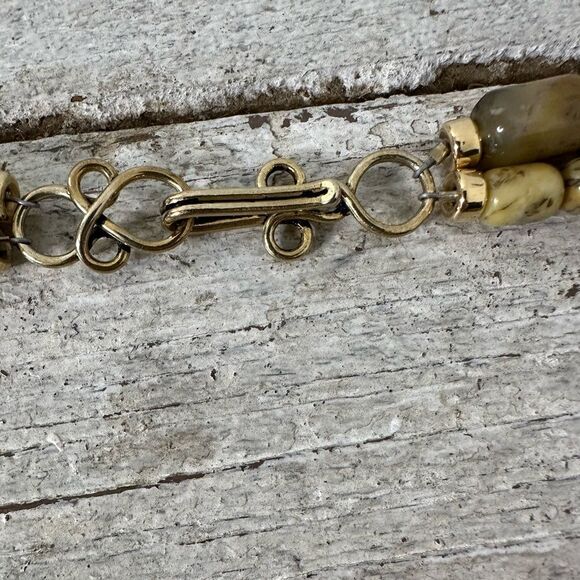 Vintage Natural Stone Bead And Carved Fish Pendant Necklace - Picture 6 of 6